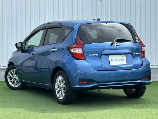 日産 ノート e－パワー X 香川県 2018(平30)年 4.6万km シャイニングブルー 登録時走行距離：45564km/純正ナビゲーション/→地デジ/→CD/DVD再生/全方位カメラ/ビルトインETC/ステアリングリモコン/革巻きステアリング/デジタルインナーミラー/LEDオートライト/純正15インチAW/純正フロアマット/横滑り防止装置/衝突被害軽減システム/スマートキー/スペアキー