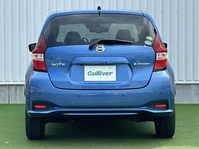 日産 ノート e－パワー X 香川県 2018(平30)年 4.6万km シャイニングブルー 登録時走行距離：45564km/純正ナビゲーション/→地デジ/→CD/DVD再生/全方位カメラ/ビルトインETC/ステアリングリモコン/革巻きステアリング/デジタルインナーミラー/LEDオートライト/純正15インチAW/純正フロアマット/横滑り防止装置/衝突被害軽減システム/スマートキー/スペアキー