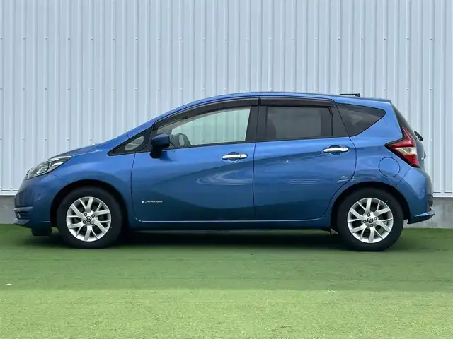 日産 ノート e－パワー X 香川県 2018(平30)年 4.6万km シャイニングブルー 登録時走行距離：45564km/純正ナビゲーション/→地デジ/→CD/DVD再生/全方位カメラ/ビルトインETC/ステアリングリモコン/革巻きステアリング/デジタルインナーミラー/LEDオートライト/純正15インチAW/純正フロアマット/横滑り防止装置/衝突被害軽減システム/スマートキー/スペアキー