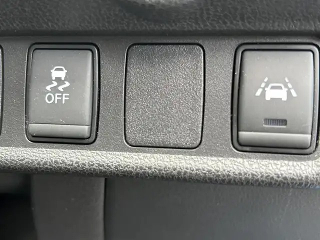 日産 ノート e－パワー X 香川県 2018(平30)年 4.6万km シャイニングブルー 登録時走行距離：45564km/純正ナビゲーション/→地デジ/→CD/DVD再生/全方位カメラ/ビルトインETC/ステアリングリモコン/革巻きステアリング/デジタルインナーミラー/LEDオートライト/純正15インチAW/純正フロアマット/横滑り防止装置/衝突被害軽減システム/スマートキー/スペアキー