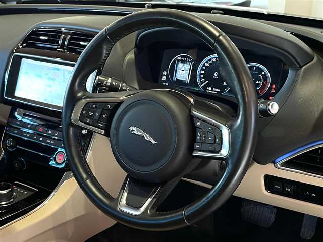 ジャガー ＸＥ XE プレステージ 道央・札幌 2018(平30)年 5.3万km 白 メタリックペイント/アクティブセーフパック/　・BSM/　・LKA/ブラックパック/ステアリングヒーター/18インチ7スプリットスポーク”スタイル7009”AW/純正メモリナビ/フルセグTV/バックカメラ/ベージュレザーシート/シートヒーター/ACC/MERIDIANサウンド
