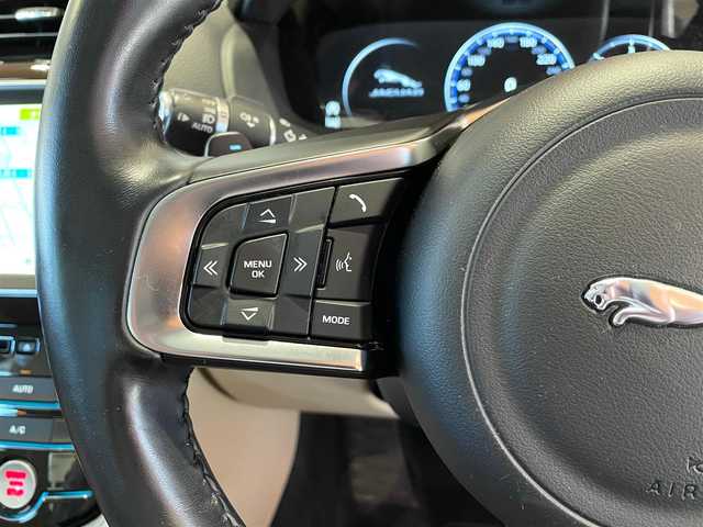 ジャガー ＸＥ XE プレステージ 道央・札幌 2018(平30)年 5.3万km 白 メタリックペイント/アクティブセーフパック/　・BSM/　・LKA/ブラックパック/ステアリングヒーター/18インチ7スプリットスポーク”スタイル7009”AW/純正メモリナビ/フルセグTV/バックカメラ/ベージュレザーシート/シートヒーター/ACC/MERIDIANサウンド