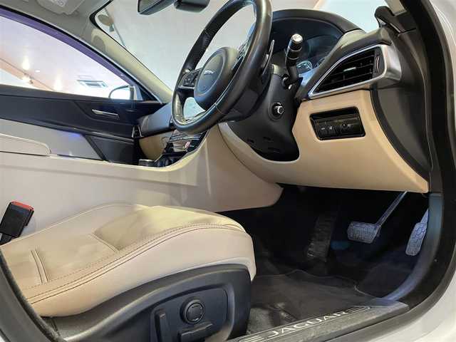 ジャガー ＸＥ XE プレステージ 道央・札幌 2018(平30)年 5.3万km 白 メタリックペイント/アクティブセーフパック/　・BSM/　・LKA/ブラックパック/ステアリングヒーター/18インチ7スプリットスポーク”スタイル7009”AW/純正メモリナビ/フルセグTV/バックカメラ/ベージュレザーシート/シートヒーター/ACC/MERIDIANサウンド