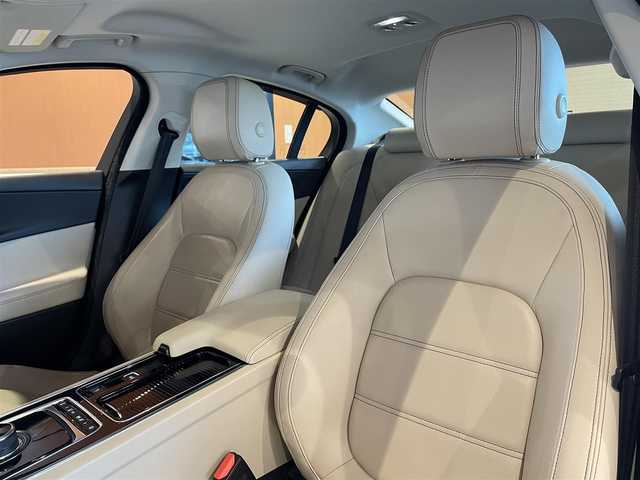 ジャガー ＸＥ XE プレステージ 道央・札幌 2018(平30)年 5.3万km 白 メタリックペイント/アクティブセーフパック/　・BSM/　・LKA/ブラックパック/ステアリングヒーター/18インチ7スプリットスポーク”スタイル7009”AW/純正メモリナビ/フルセグTV/バックカメラ/ベージュレザーシート/シートヒーター/ACC/MERIDIANサウンド