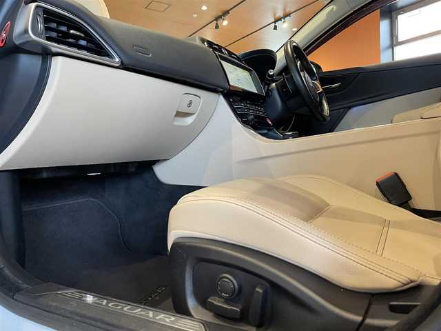 ジャガー ＸＥ XE プレステージ 道央・札幌 2018(平30)年 5.3万km 白 メタリックペイント/アクティブセーフパック/　・BSM/　・LKA/ブラックパック/ステアリングヒーター/18インチ7スプリットスポーク”スタイル7009”AW/純正メモリナビ/フルセグTV/バックカメラ/ベージュレザーシート/シートヒーター/ACC/MERIDIANサウンド