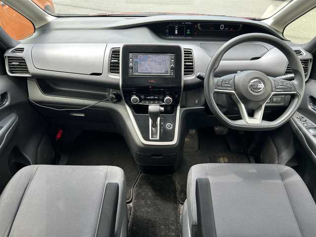 日産 セレナ S 静岡県 2018(平30)年 4.6万km マルーンレッド エンジンスタートボタン/パワーステアリング/パワーウィンドウ/アイドリングストップ/スマートキー（スペアキー1本）/オートエアコン/クルーズコントロール/純正ETC/SDナビ（BT接続、CDチェンジャー、フルセグTV）/3列シート/ドライブレコーダー/ウォークスルー/純正フロアマット/純正アルミホイール/布系シート/バックカメラ/片側パワースライドドア/ABS/横滑り防止装置/キセノンヘッドライト/オートライト/Wエアバック/衝突軽減システム