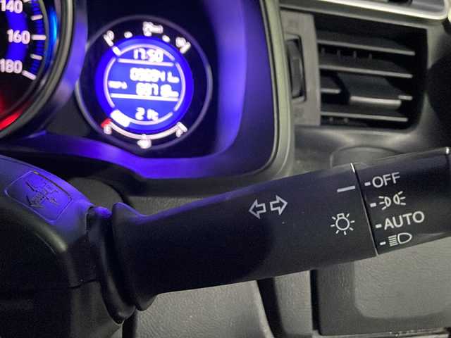 ホンダ フィット 13G Lパッケージ 山口県 2015(平27)年 9.7万km プレミアムホワイトパールⅡ 純正ディスプレイオーディオ/Bluetooth/ワンセグTV/バックカメラ/スマートキー＆プッシュスタート/横滑り防止装置/シティブレーキシステム/オートライト/キセノンライト/ビルトインETC/ステアリングスイッチ/保証書・取説
