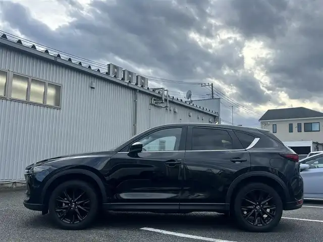 マツダ ＣＸ－５ XD ブラックトーンエディション 静岡県 2021(令3)年 4.7万km ジェットブラックマイカ ユーザー買取車両/ディスプレイオーディオ/純正19インチAW/純正LEDヘッドライト/純正フロアマット/MTモード付AT/エンジンスタートボタン/パドルシフト/オートホールド/クルーズコントロール/電動リアゲート/ステアリングヒーター/シートヒーター/パワーシート/アイドリンクストップ/レーンアシスト/パーキングアシスト/ハーフレザーシート/ETC/USB入力端子/スペアキー×１/スマートキー/記録簿/保証書/取扱説明書