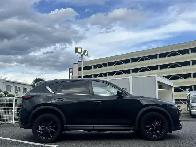 マツダ ＣＸ－５ XD ブラックトーンエディション 静岡県 2021(令3)年 4.7万km ジェットブラックマイカ ユーザー買取車両/ディスプレイオーディオ/純正19インチAW/純正LEDヘッドライト/純正フロアマット/MTモード付AT/エンジンスタートボタン/パドルシフト/オートホールド/クルーズコントロール/電動リアゲート/ステアリングヒーター/シートヒーター/パワーシート/アイドリンクストップ/レーンアシスト/パーキングアシスト/ハーフレザーシート/ETC/USB入力端子/スペアキー×１/スマートキー/記録簿/保証書/取扱説明書