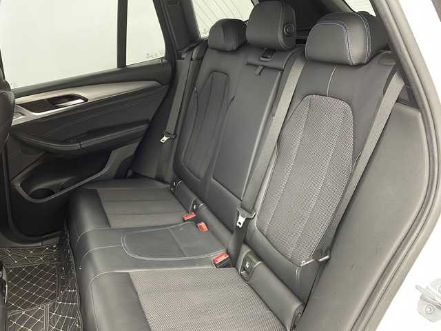 ＢＭＷ Ｘ３ xDrive20d Mスポーツ 大阪府 2018(平30)年 5.5万km アルピンホワイトⅢ 10.25インチワイド・コントロール・ディスプレイ/(フルセグTV/AM/FM/CD/DVD/USB/BT)/ヘッドアップディスプレイ/ブラインドスポットモニター/ドライブレコーダー/ETC/パーキング・アシスト・プラス/・パーク・ディスタンス・コントロール/・パーキング・アシスト/・トップ・ビュー/・サイド・ビュー・カメラ/・リヤ・ビュー・カメラ/ドライビング・アシスト・プラス/・アクティブ・クルーズ・コントロール/・ステアリング＆レーン・コントロール・アシスト/・レーン・ディパチャー・ウォーニング(車線逸脱警告システム)/・レーン・チェンジ・ウォーニング/・アクティブ・サイド・コリジョン・プロテクション/・全車接近警告機能/・衝突回避・被害軽減ブレーキ/・事故回避アシスト/・後車衝突警告機能/・クロス・トラフィック・ウォーニング(フロント＆リア)/ブラインドスポットモニター/オートホールド/パドルシフト/パワーバックドア/メモリシート/シートヒーター/シートメモリ/レザーシート/ルーフレール/スペアキー/取扱説明書/保証書/記録簿(R1.10/R2.11/R3.11/R5.11/R6.11)