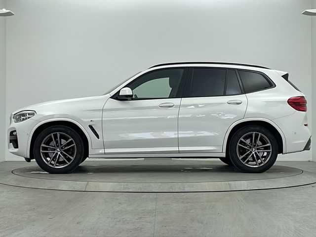 ＢＭＷ Ｘ３ xDrive20d Mスポーツ 大阪府 2018(平30)年 5.5万km アルピンホワイトⅢ 10.25インチワイド・コントロール・ディスプレイ/(フルセグTV/AM/FM/CD/DVD/USB/BT)/ヘッドアップディスプレイ/ブラインドスポットモニター/ドライブレコーダー/ETC/パーキング・アシスト・プラス/・パーク・ディスタンス・コントロール/・パーキング・アシスト/・トップ・ビュー/・サイド・ビュー・カメラ/・リヤ・ビュー・カメラ/ドライビング・アシスト・プラス/・アクティブ・クルーズ・コントロール/・ステアリング＆レーン・コントロール・アシスト/・レーン・ディパチャー・ウォーニング(車線逸脱警告システム)/・レーン・チェンジ・ウォーニング/・アクティブ・サイド・コリジョン・プロテクション/・全車接近警告機能/・衝突回避・被害軽減ブレーキ/・事故回避アシスト/・後車衝突警告機能/・クロス・トラフィック・ウォーニング(フロント＆リア)/ブラインドスポットモニター/オートホールド/パドルシフト/パワーバックドア/メモリシート/シートヒーター/シートメモリ/レザーシート/ルーフレール/スペアキー/取扱説明書/保証書/記録簿(R1.10/R2.11/R3.11/R5.11/R6.11)