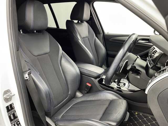 ＢＭＷ Ｘ３ xDrive20d Mスポーツ 大阪府 2018(平30)年 5.5万km アルピンホワイトⅢ 10.25インチワイド・コントロール・ディスプレイ/(フルセグTV/AM/FM/CD/DVD/USB/BT)/ヘッドアップディスプレイ/ブラインドスポットモニター/ドライブレコーダー/ETC/パーキング・アシスト・プラス/・パーク・ディスタンス・コントロール/・パーキング・アシスト/・トップ・ビュー/・サイド・ビュー・カメラ/・リヤ・ビュー・カメラ/ドライビング・アシスト・プラス/・アクティブ・クルーズ・コントロール/・ステアリング＆レーン・コントロール・アシスト/・レーン・ディパチャー・ウォーニング(車線逸脱警告システム)/・レーン・チェンジ・ウォーニング/・アクティブ・サイド・コリジョン・プロテクション/・全車接近警告機能/・衝突回避・被害軽減ブレーキ/・事故回避アシスト/・後車衝突警告機能/・クロス・トラフィック・ウォーニング(フロント＆リア)/ブラインドスポットモニター/オートホールド/パドルシフト/パワーバックドア/メモリシート/シートヒーター/シートメモリ/レザーシート/ルーフレール/スペアキー/取扱説明書/保証書/記録簿(R1.10/R2.11/R3.11/R5.11/R6.11)