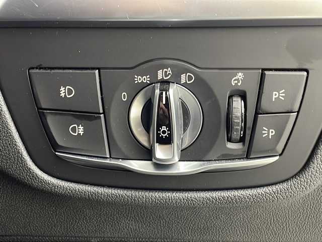 ＢＭＷ Ｘ３ xDrive20d Mスポーツ 大阪府 2018(平30)年 5.5万km アルピンホワイトⅢ 10.25インチワイド・コントロール・ディスプレイ/(フルセグTV/AM/FM/CD/DVD/USB/BT)/ヘッドアップディスプレイ/ブラインドスポットモニター/ドライブレコーダー/ETC/パーキング・アシスト・プラス/・パーク・ディスタンス・コントロール/・パーキング・アシスト/・トップ・ビュー/・サイド・ビュー・カメラ/・リヤ・ビュー・カメラ/ドライビング・アシスト・プラス/・アクティブ・クルーズ・コントロール/・ステアリング＆レーン・コントロール・アシスト/・レーン・ディパチャー・ウォーニング(車線逸脱警告システム)/・レーン・チェンジ・ウォーニング/・アクティブ・サイド・コリジョン・プロテクション/・全車接近警告機能/・衝突回避・被害軽減ブレーキ/・事故回避アシスト/・後車衝突警告機能/・クロス・トラフィック・ウォーニング(フロント＆リア)/ブラインドスポットモニター/オートホールド/パドルシフト/パワーバックドア/メモリシート/シートヒーター/シートメモリ/レザーシート/ルーフレール/スペアキー/取扱説明書/保証書/記録簿(R1.10/R2.11/R3.11/R5.11/R6.11)