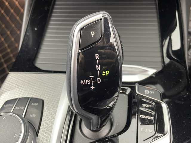 ＢＭＷ Ｘ３ xDrive20d Mスポーツ 大阪府 2018(平30)年 5.5万km アルピンホワイトⅢ 10.25インチワイド・コントロール・ディスプレイ/(フルセグTV/AM/FM/CD/DVD/USB/BT)/ヘッドアップディスプレイ/ブラインドスポットモニター/ドライブレコーダー/ETC/パーキング・アシスト・プラス/・パーク・ディスタンス・コントロール/・パーキング・アシスト/・トップ・ビュー/・サイド・ビュー・カメラ/・リヤ・ビュー・カメラ/ドライビング・アシスト・プラス/・アクティブ・クルーズ・コントロール/・ステアリング＆レーン・コントロール・アシスト/・レーン・ディパチャー・ウォーニング(車線逸脱警告システム)/・レーン・チェンジ・ウォーニング/・アクティブ・サイド・コリジョン・プロテクション/・全車接近警告機能/・衝突回避・被害軽減ブレーキ/・事故回避アシスト/・後車衝突警告機能/・クロス・トラフィック・ウォーニング(フロント＆リア)/ブラインドスポットモニター/オートホールド/パドルシフト/パワーバックドア/メモリシート/シートヒーター/シートメモリ/レザーシート/ルーフレール/スペアキー/取扱説明書/保証書/記録簿(R1.10/R2.11/R3.11/R5.11/R6.11)