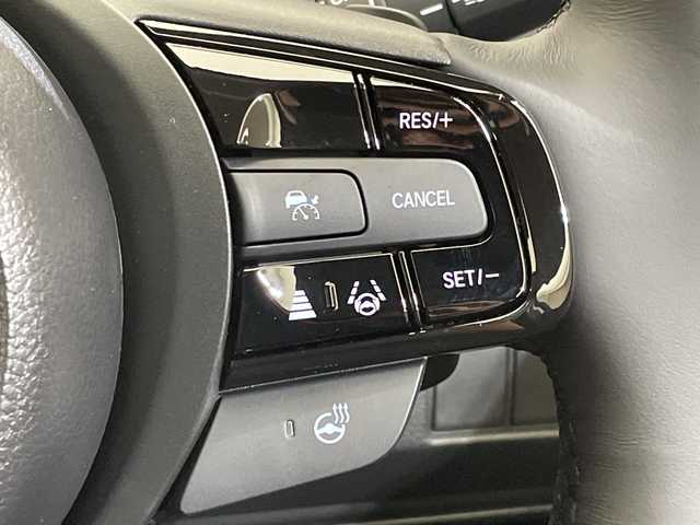 ホンダ ヴェゼル ハイブリッド e:HEV Z 愛媛県 2025(令7)年 0.1千km プラチナホワイトパール 登録済未使用車　純正９型ナビ　バックカメラ　衝突被害軽減ブレーキ　ホンダセンシング　フルセグ　Ｂｌｕｅｔｏｏｔｈ　電動リアゲート　レーンキープアシスト　アダプティブクルーズコントロール　ＥＴＣ２．０/ワイヤレス充電