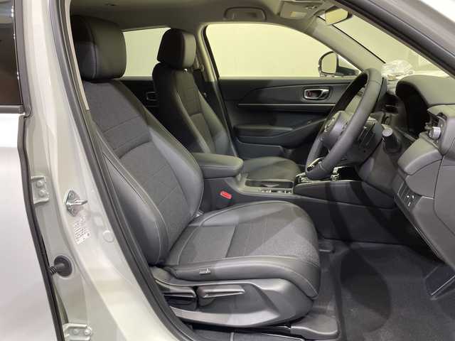 ホンダ ヴェゼル ハイブリッド e:HEV Z 愛媛県 2025(令7)年 0.1千km プラチナホワイトパール 登録済未使用車　純正９型ナビ　バックカメラ　衝突被害軽減ブレーキ　ホンダセンシング　フルセグ　Ｂｌｕｅｔｏｏｔｈ　電動リアゲート　レーンキープアシスト　アダプティブクルーズコントロール　ＥＴＣ２．０/ワイヤレス充電