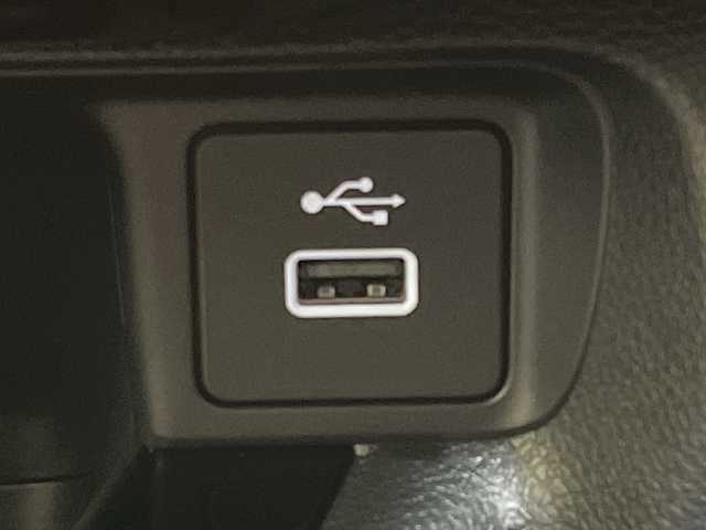 ホンダ ヴェゼル ハイブリッド e:HEV Z 愛媛県 2025(令7)年 0.1千km プラチナホワイトパール 登録済未使用車　純正９型ナビ　バックカメラ　衝突被害軽減ブレーキ　ホンダセンシング　フルセグ　Ｂｌｕｅｔｏｏｔｈ　電動リアゲート　レーンキープアシスト　アダプティブクルーズコントロール　ＥＴＣ２．０/ワイヤレス充電