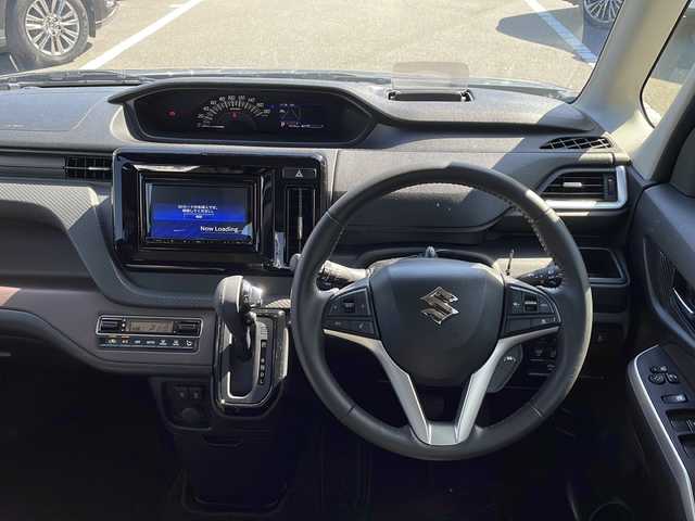 スズキ ソリオ バンディット HV MV 長野県 2023(令5)年 1.9万km プレミアムシルバーメタリック セーフティサポート/・デュアルセンサーブレーキサポート/・アダプティブクルーズコントロール/・リアパーキングセンサー/・車線逸脱警報機能/・車線逸脱抑制機能/・ハイビームアシスト/社外ナビ【AVN-LS02】/（CD/DVD/フルセグTV/Bluetooth）/ETC/シートヒーター（D・N席）/両側パワースライドドア/革巻きステアリング/ステアリングスイッチ/ヘッドアップディスプレイ/アイドリングストップ/LEDヘッドライト/フォグランプ/オートライト/スマートキー/Pスタート/電動格納ミラー/純正フロアマット/純正15インチAW