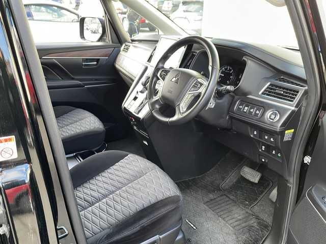 三菱 デリカＤ：５ P 道北・旭川 2020(令2)年 4.5万km エメラルドブラックパール /4WD//ワンオーナー//10.1インチ純正ナビ/　CD/DVD/BT/SD/TV/HDMI/USB//マルチアラウンドモニター//両側パワースライドドア//電動リアゲート//禁煙車//衝突軽減ブレーキ//レーンキープアシスト//アイドリングストップ//横滑り防止//パドルシフト//電動ステップ//運転席パワーシート//前席シートヒーター//レーダークルーズコントロール//ETC//LEDヘッドライト//LEDフォグランプ//ドライブレコーダー//オートライト//スペアキー//スライディングマジックキャリア//サイドカーテン//革巻きステアリング//ステアリングリモコン//純正フロアマット//保証書