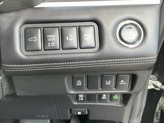 三菱 デリカＤ：５ P 道北・旭川 2020(令2)年 4.5万km エメラルドブラックパール /4WD//ワンオーナー//10.1インチ純正ナビ/　CD/DVD/BT/SD/TV/HDMI/USB//マルチアラウンドモニター//両側パワースライドドア//電動リアゲート//禁煙車//衝突軽減ブレーキ//レーンキープアシスト//アイドリングストップ//横滑り防止//パドルシフト//電動ステップ//運転席パワーシート//前席シートヒーター//レーダークルーズコントロール//ETC//LEDヘッドライト//LEDフォグランプ//ドライブレコーダー//オートライト//スペアキー//スライディングマジックキャリア//サイドカーテン//革巻きステアリング//ステアリングリモコン//純正フロアマット//保証書