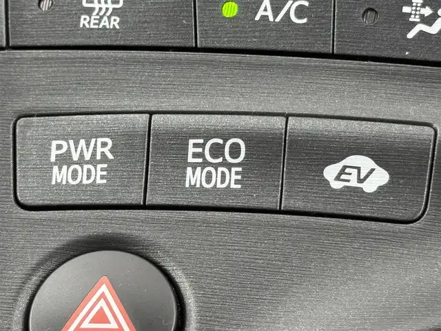 トヨタ プリウス L 福岡県 2009(平21)年 1.8万km シルバーM 純正ＣＤコンポ　/スマートキー　/純正１５インチアルミホイール　/オートライト　/ステアリングスイッチ　/電動格納式ミラー　/純正フロアマット　/レベライザー　/ドアバイザー　/エンジンプッシュスタート