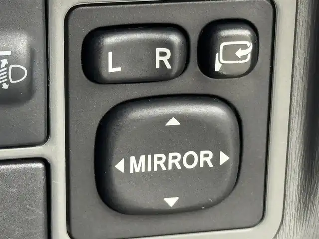 トヨタ プリウス L 福岡県 2009(平21)年 1.8万km シルバーM 純正ＣＤコンポ　/スマートキー　/純正１５インチアルミホイール　/オートライト　/ステアリングスイッチ　/電動格納式ミラー　/純正フロアマット　/レベライザー　/ドアバイザー　/エンジンプッシュスタート