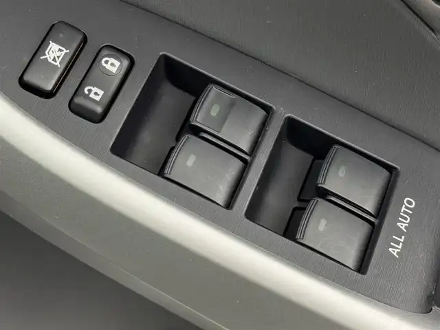 トヨタ プリウス L 福岡県 2009(平21)年 1.8万km シルバーM 純正ＣＤコンポ　/スマートキー　/純正１５インチアルミホイール　/オートライト　/ステアリングスイッチ　/電動格納式ミラー　/純正フロアマット　/レベライザー　/ドアバイザー　/エンジンプッシュスタート