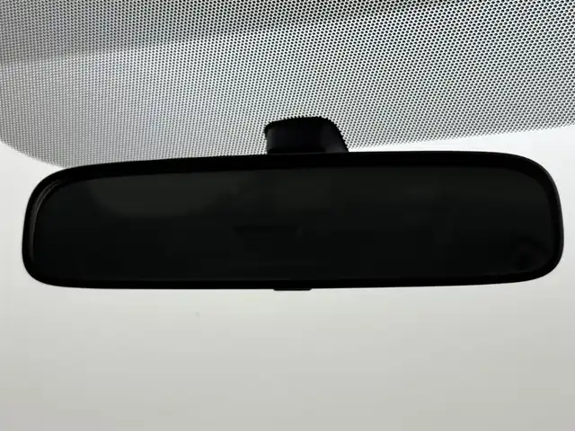 トヨタ プリウス L 福岡県 2009(平21)年 1.8万km シルバーM 純正ＣＤコンポ　/スマートキー　/純正１５インチアルミホイール　/オートライト　/ステアリングスイッチ　/電動格納式ミラー　/純正フロアマット　/レベライザー　/ドアバイザー　/エンジンプッシュスタート