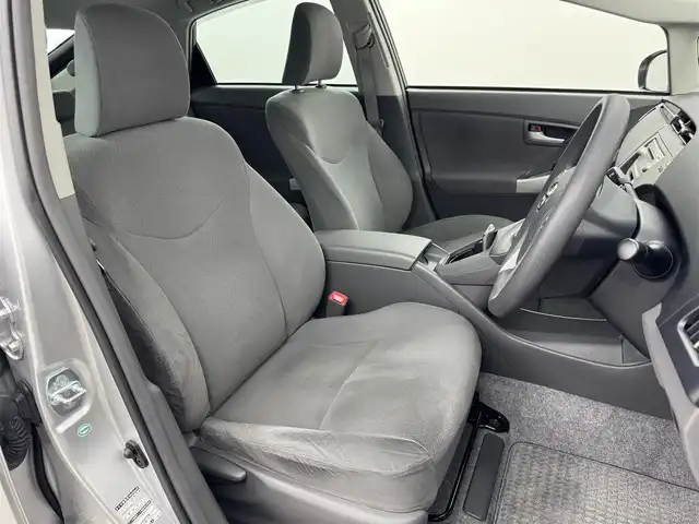 トヨタ プリウス L 福岡県 2009(平21)年 1.8万km シルバーM 純正ＣＤコンポ　/スマートキー　/純正１５インチアルミホイール　/オートライト　/ステアリングスイッチ　/電動格納式ミラー　/純正フロアマット　/レベライザー　/ドアバイザー　/エンジンプッシュスタート