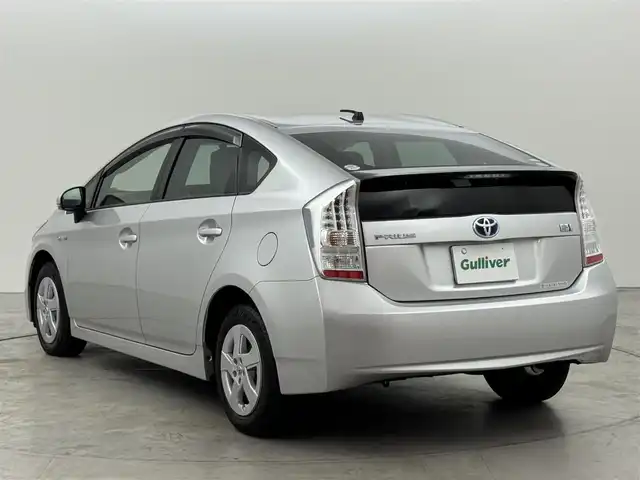 トヨタ プリウス L 福岡県 2009(平21)年 1.8万km シルバーM 純正ＣＤコンポ　/スマートキー　/純正１５インチアルミホイール　/オートライト　/ステアリングスイッチ　/電動格納式ミラー　/純正フロアマット　/レベライザー　/ドアバイザー　/エンジンプッシュスタート