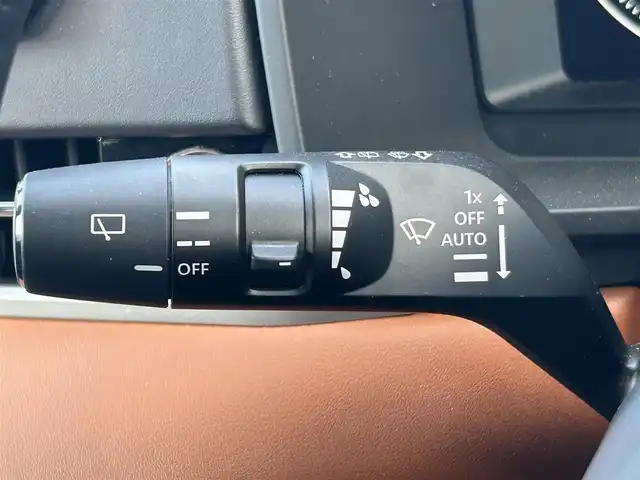 三菱 アウトランダー ＰＨＥＶ P 大阪府 2022(令4)年 2.4万km ホワイトダイヤモンド １２．３型ナビ　/フルセグ　/Ｂｌｕｅｔｏｏｔｈ　/全方位カメラ　/パノラマルーフ（開閉可能）/シルバールーフレール　/ＢＯＳＥサウンド　/レザーシート　/シートヒーター　（前列・２列目）/ワイヤレス充電　/スポーティーＰＫＧエアロ　/ＲＳＲ車高調（純正サスあり）/AC1500W/パワーバックドア/ワイヤレス充電/充電ケーブルあり/マイパイロット/ブラインドスポットモニター