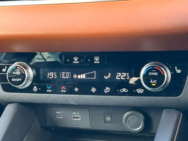 三菱 アウトランダー ＰＨＥＶ P 大阪府 2022(令4)年 2.4万km ホワイトダイヤモンド １２．３型ナビ　/フルセグ　/Ｂｌｕｅｔｏｏｔｈ　/全方位カメラ　/パノラマルーフ（開閉可能）/シルバールーフレール　/ＢＯＳＥサウンド　/レザーシート　/シートヒーター　（前列・２列目）/ワイヤレス充電　/スポーティーＰＫＧエアロ　/ＲＳＲ車高調（純正サスあり）/AC1500W/パワーバックドア/ワイヤレス充電/充電ケーブルあり/マイパイロット/ブラインドスポットモニター