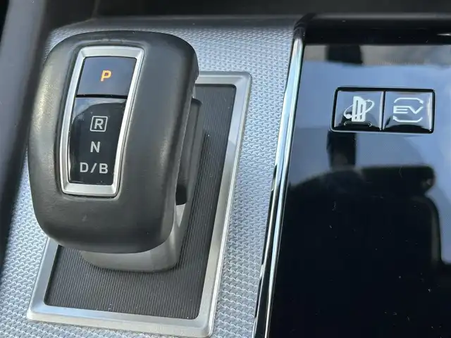 三菱 アウトランダー ＰＨＥＶ P 大阪府 2022(令4)年 2.4万km ホワイトダイヤモンド １２．３型ナビ　/フルセグ　/Ｂｌｕｅｔｏｏｔｈ　/全方位カメラ　/パノラマルーフ（開閉可能）/シルバールーフレール　/ＢＯＳＥサウンド　/レザーシート　/シートヒーター　（前列・２列目）/ワイヤレス充電　/スポーティーＰＫＧエアロ　/ＲＳＲ車高調（純正サスあり）/AC1500W/パワーバックドア/ワイヤレス充電/充電ケーブルあり/マイパイロット/ブラインドスポットモニター