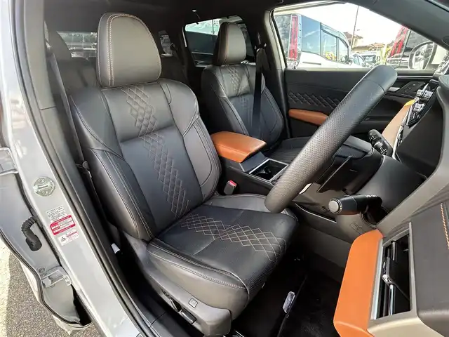 三菱 アウトランダー ＰＨＥＶ P 大阪府 2022(令4)年 2.4万km ホワイトダイヤモンド １２．３型ナビ　/フルセグ　/Ｂｌｕｅｔｏｏｔｈ　/全方位カメラ　/パノラマルーフ（開閉可能）/シルバールーフレール　/ＢＯＳＥサウンド　/レザーシート　/シートヒーター　（前列・２列目）/ワイヤレス充電　/スポーティーＰＫＧエアロ　/ＲＳＲ車高調（純正サスあり）/AC1500W/パワーバックドア/ワイヤレス充電/充電ケーブルあり/マイパイロット/ブラインドスポットモニター