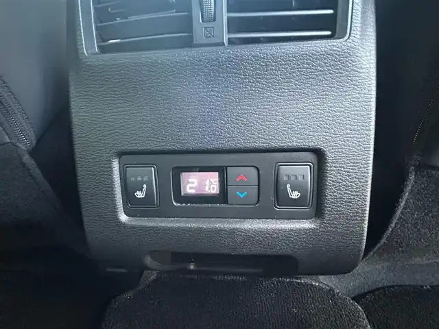 三菱 アウトランダー ＰＨＥＶ P 大阪府 2022(令4)年 2.4万km ホワイトダイヤモンド １２．３型ナビ　/フルセグ　/Ｂｌｕｅｔｏｏｔｈ　/全方位カメラ　/パノラマルーフ（開閉可能）/シルバールーフレール　/ＢＯＳＥサウンド　/レザーシート　/シートヒーター　（前列・２列目）/ワイヤレス充電　/スポーティーＰＫＧエアロ　/ＲＳＲ車高調（純正サスあり）/AC1500W/パワーバックドア/ワイヤレス充電/充電ケーブルあり/マイパイロット/ブラインドスポットモニター