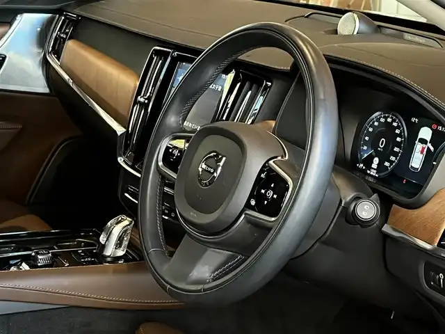 ボルボ Ｖ９０ T8 TE AWD インスクリプション 宮城県 2019(令1)年 1.5万km グレー Bowers&Wilkinsサウンドシステム/パノラマガラスサンルーフ/ACC/LKA/BLIS/ヘッドアップディスプレイ/純正ナビゲーションシステム/フルセグTV/全方位カメラ/ブラウンレザーシート/シートヒーター/シートベンチレーション/メモリ機能付きパワーシート/LEDヘッドライト/オートライト/純正20インチAW/ドライブレコーダー/オレフォス製シフトノブ/AppleCarPlay/AndroidAuto