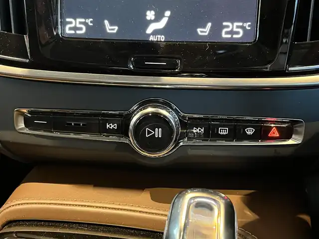 ボルボ Ｖ９０ T8 TE AWD インスクリプション 宮城県 2019(令1)年 1.5万km グレー Bowers&Wilkinsサウンドシステム/パノラマガラスサンルーフ/ACC/LKA/BLIS/ヘッドアップディスプレイ/純正ナビゲーションシステム/フルセグTV/全方位カメラ/ブラウンレザーシート/シートヒーター/シートベンチレーション/メモリ機能付きパワーシート/LEDヘッドライト/オートライト/純正20インチAW/ドライブレコーダー/オレフォス製シフトノブ/AppleCarPlay/AndroidAuto