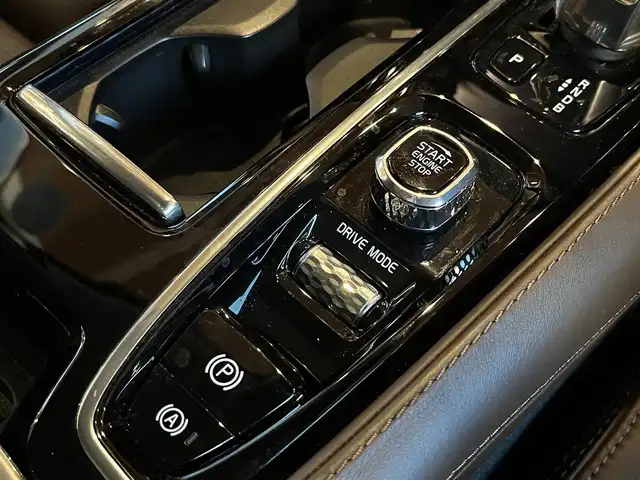 ボルボ Ｖ９０ T8 TE AWD インスクリプション 宮城県 2019(令1)年 1.5万km グレー Bowers&Wilkinsサウンドシステム/パノラマガラスサンルーフ/ACC/LKA/BLIS/ヘッドアップディスプレイ/純正ナビゲーションシステム/フルセグTV/全方位カメラ/ブラウンレザーシート/シートヒーター/シートベンチレーション/メモリ機能付きパワーシート/LEDヘッドライト/オートライト/純正20インチAW/ドライブレコーダー/オレフォス製シフトノブ/AppleCarPlay/AndroidAuto