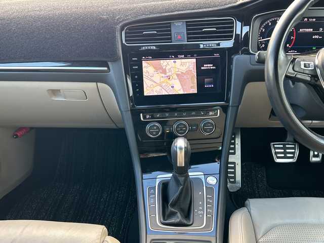 フォルクスワーゲン ゴルフ TSI ハイライン マイスター 埼玉県 2020(令2)年 5.8万km ディープブラックパールエフェクト メーカーナビ　/(AM/FM/AUX/CD/DVD/USB/Bluetooth/フルセグ)/ETC2.0 /ドラレコ前後/バックカメラ　/ドアバイザー　/電格ミラー　/LEDライト　/パワーシート(D)　/シートヒーター(D/N)　/フォグランプ　/ISOFIX /純正フロア　/BSM　/パドルシフト/ステアリングスイッチ　/オートライト　/プッシュスタート/純正フロア/クルーズコントロール/フロントアシスト/TRC/アイドリング/パーキングアシスト/パーキングセンサー/プレミアムサウンドDYNAUDIO/スマートキー/スペアキー1本/保証書/取扱説明書/パワーステアリング/パワーウィンドウ/ABS