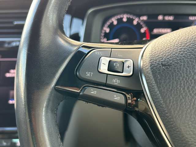 フォルクスワーゲン ゴルフ TSI ハイライン マイスター 埼玉県 2020(令2)年 5.8万km ディープブラックパールエフェクト メーカーナビ　/(AM/FM/AUX/CD/DVD/USB/Bluetooth/フルセグ)/ETC2.0 /ドラレコ前後/バックカメラ　/ドアバイザー　/電格ミラー　/LEDライト　/パワーシート(D)　/シートヒーター(D/N)　/フォグランプ　/ISOFIX /純正フロア　/BSM　/パドルシフト/ステアリングスイッチ　/オートライト　/プッシュスタート/純正フロア/クルーズコントロール/フロントアシスト/TRC/アイドリング/パーキングアシスト/パーキングセンサー/プレミアムサウンドDYNAUDIO/スマートキー/スペアキー1本/保証書/取扱説明書/パワーステアリング/パワーウィンドウ/ABS