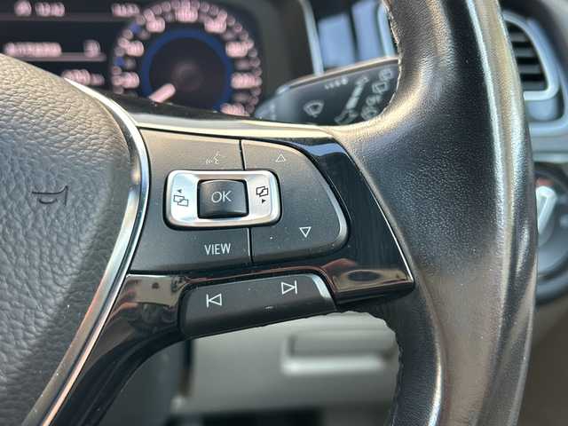 フォルクスワーゲン ゴルフ TSI ハイライン マイスター 埼玉県 2020(令2)年 5.8万km ディープブラックパールエフェクト メーカーナビ　/(AM/FM/AUX/CD/DVD/USB/Bluetooth/フルセグ)/ETC2.0 /ドラレコ前後/バックカメラ　/ドアバイザー　/電格ミラー　/LEDライト　/パワーシート(D)　/シートヒーター(D/N)　/フォグランプ　/ISOFIX /純正フロア　/BSM　/パドルシフト/ステアリングスイッチ　/オートライト　/プッシュスタート/純正フロア/クルーズコントロール/フロントアシスト/TRC/アイドリング/パーキングアシスト/パーキングセンサー/プレミアムサウンドDYNAUDIO/スマートキー/スペアキー1本/保証書/取扱説明書/パワーステアリング/パワーウィンドウ/ABS