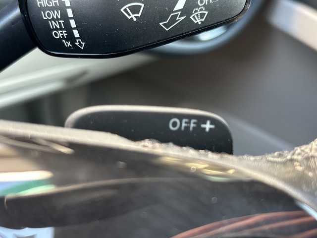 フォルクスワーゲン ゴルフ TSI ハイライン マイスター 埼玉県 2020(令2)年 5.8万km ディープブラックパールエフェクト メーカーナビ　/(AM/FM/AUX/CD/DVD/USB/Bluetooth/フルセグ)/ETC2.0 /ドラレコ前後/バックカメラ　/ドアバイザー　/電格ミラー　/LEDライト　/パワーシート(D)　/シートヒーター(D/N)　/フォグランプ　/ISOFIX /純正フロア　/BSM　/パドルシフト/ステアリングスイッチ　/オートライト　/プッシュスタート/純正フロア/クルーズコントロール/フロントアシスト/TRC/アイドリング/パーキングアシスト/パーキングセンサー/プレミアムサウンドDYNAUDIO/スマートキー/スペアキー1本/保証書/取扱説明書/パワーステアリング/パワーウィンドウ/ABS