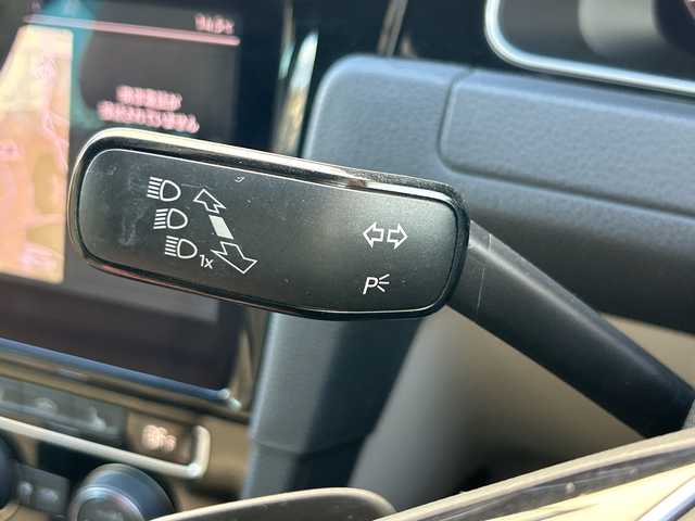 フォルクスワーゲン ゴルフ TSI ハイライン マイスター 埼玉県 2020(令2)年 5.8万km ディープブラックパールエフェクト メーカーナビ　/(AM/FM/AUX/CD/DVD/USB/Bluetooth/フルセグ)/ETC2.0 /ドラレコ前後/バックカメラ　/ドアバイザー　/電格ミラー　/LEDライト　/パワーシート(D)　/シートヒーター(D/N)　/フォグランプ　/ISOFIX /純正フロア　/BSM　/パドルシフト/ステアリングスイッチ　/オートライト　/プッシュスタート/純正フロア/クルーズコントロール/フロントアシスト/TRC/アイドリング/パーキングアシスト/パーキングセンサー/プレミアムサウンドDYNAUDIO/スマートキー/スペアキー1本/保証書/取扱説明書/パワーステアリング/パワーウィンドウ/ABS