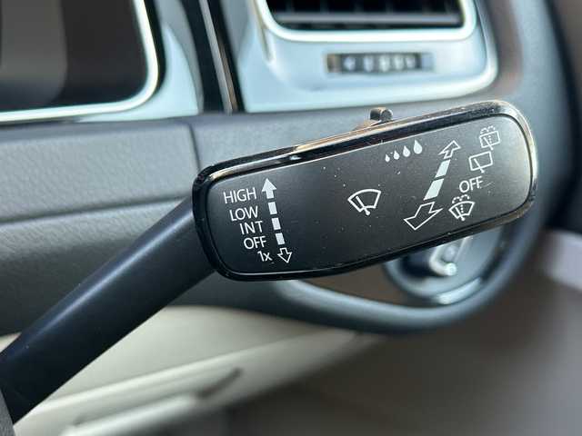 フォルクスワーゲン ゴルフ TSI ハイライン マイスター 埼玉県 2020(令2)年 5.8万km ディープブラックパールエフェクト メーカーナビ　/(AM/FM/AUX/CD/DVD/USB/Bluetooth/フルセグ)/ETC2.0 /ドラレコ前後/バックカメラ　/ドアバイザー　/電格ミラー　/LEDライト　/パワーシート(D)　/シートヒーター(D/N)　/フォグランプ　/ISOFIX /純正フロア　/BSM　/パドルシフト/ステアリングスイッチ　/オートライト　/プッシュスタート/純正フロア/クルーズコントロール/フロントアシスト/TRC/アイドリング/パーキングアシスト/パーキングセンサー/プレミアムサウンドDYNAUDIO/スマートキー/スペアキー1本/保証書/取扱説明書/パワーステアリング/パワーウィンドウ/ABS