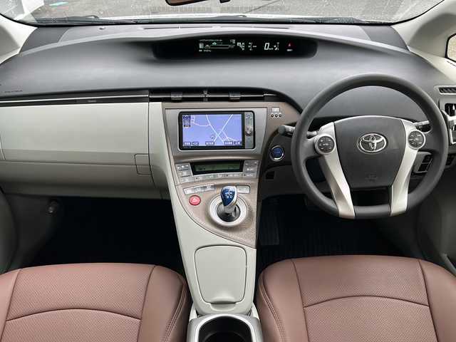 トヨタ プリウス S ツーリングセレクション 山形県 2012(平24)年 1.8万km シルバーM 禁煙車/モデリスタエアロパーツ/横滑り防止装置/純正SDナビ/（Bluetooth/CD/DVD/フルセグ)/バックカメラ/前方ドライブレコーダー/LEDオートライト/フォグランプ/Clazzioレザー調 シートカバー/ビルトインETC/純正AW/純正フロアマット/電動格納ウィンカーミラー/スマートキー/ドアバイザー