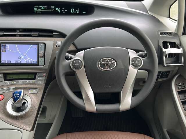 トヨタ プリウス S ツーリングセレクション 山形県 2012(平24)年 1.8万km シルバーM 禁煙車/モデリスタエアロパーツ/横滑り防止装置/純正SDナビ/（Bluetooth/CD/DVD/フルセグ)/バックカメラ/前方ドライブレコーダー/LEDオートライト/フォグランプ/Clazzioレザー調 シートカバー/ビルトインETC/純正AW/純正フロアマット/電動格納ウィンカーミラー/スマートキー/ドアバイザー