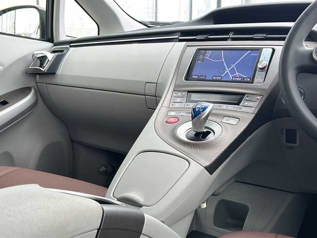 トヨタ プリウス S ツーリングセレクション 山形県 2012(平24)年 1.8万km シルバーM 禁煙車/モデリスタエアロパーツ/横滑り防止装置/純正SDナビ/（Bluetooth/CD/DVD/フルセグ)/バックカメラ/前方ドライブレコーダー/LEDオートライト/フォグランプ/Clazzioレザー調 シートカバー/ビルトインETC/純正AW/純正フロアマット/電動格納ウィンカーミラー/スマートキー/ドアバイザー