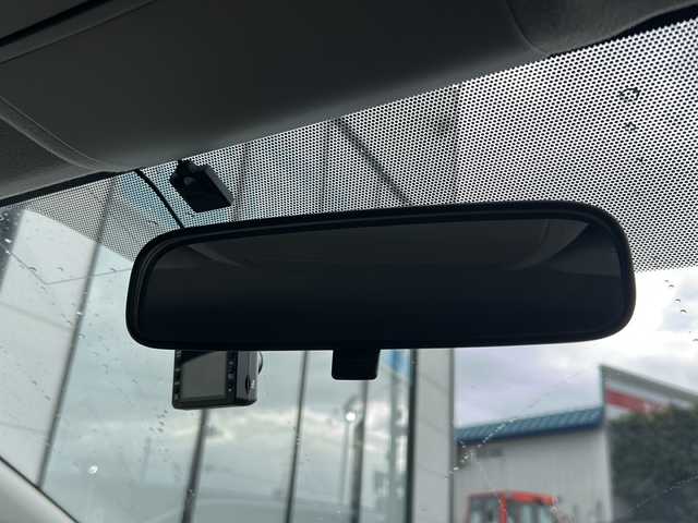 トヨタ プリウス S ツーリングセレクション 山形県 2012(平24)年 1.8万km シルバーM 禁煙車/モデリスタエアロパーツ/横滑り防止装置/純正SDナビ/（Bluetooth/CD/DVD/フルセグ)/バックカメラ/前方ドライブレコーダー/LEDオートライト/フォグランプ/Clazzioレザー調 シートカバー/ビルトインETC/純正AW/純正フロアマット/電動格納ウィンカーミラー/スマートキー/ドアバイザー