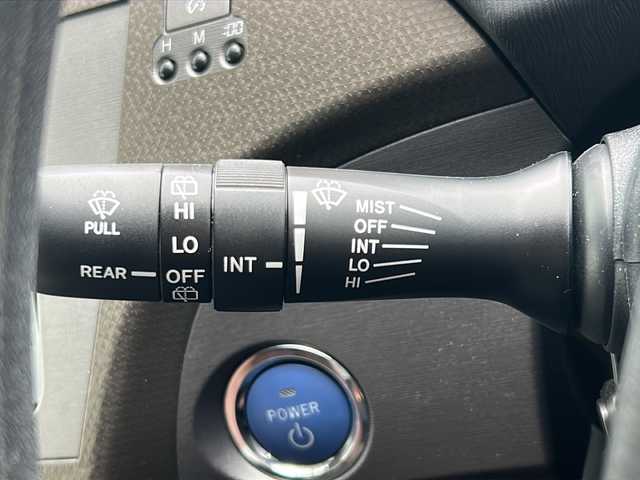 トヨタ プリウス S ツーリングセレクション 山形県 2012(平24)年 1.8万km シルバーM 禁煙車/モデリスタエアロパーツ/横滑り防止装置/純正SDナビ/（Bluetooth/CD/DVD/フルセグ)/バックカメラ/前方ドライブレコーダー/LEDオートライト/フォグランプ/Clazzioレザー調 シートカバー/ビルトインETC/純正AW/純正フロアマット/電動格納ウィンカーミラー/スマートキー/ドアバイザー