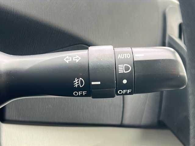 トヨタ プリウス S ツーリングセレクション 山形県 2012(平24)年 1.8万km シルバーM 禁煙車/モデリスタエアロパーツ/横滑り防止装置/純正SDナビ/（Bluetooth/CD/DVD/フルセグ)/バックカメラ/前方ドライブレコーダー/LEDオートライト/フォグランプ/Clazzioレザー調 シートカバー/ビルトインETC/純正AW/純正フロアマット/電動格納ウィンカーミラー/スマートキー/ドアバイザー